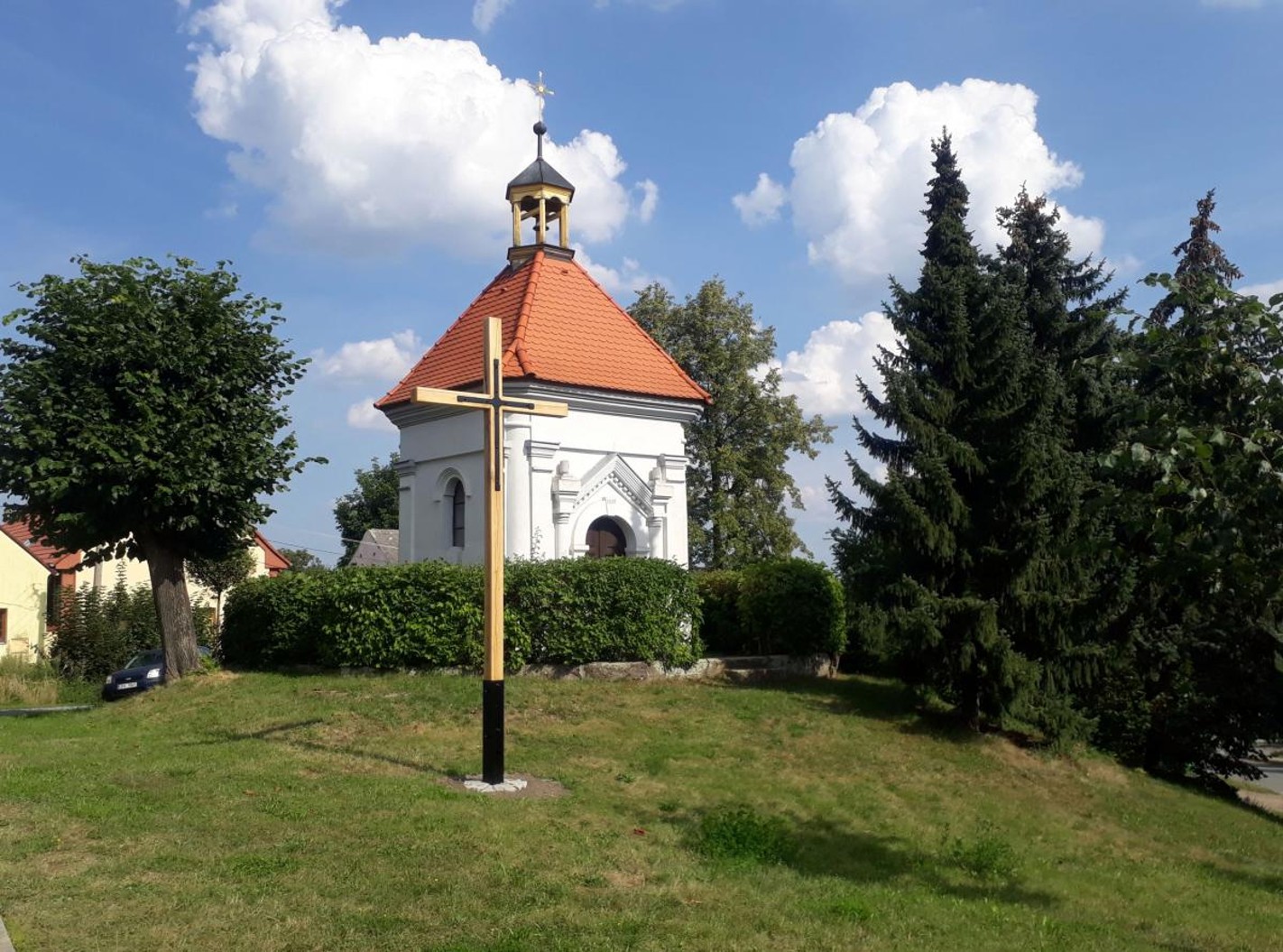 Kříž_u_Kaple_ve_Vochově_(Q105003286)